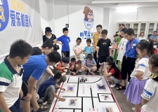 坚果科学实验室-机器人培训：培养孩子的创造力与逻辑思维!